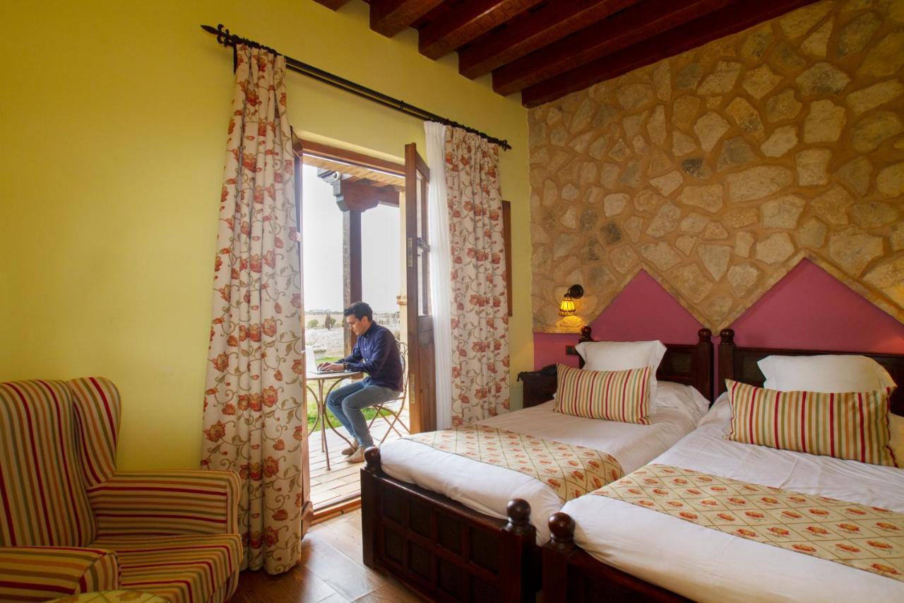 Ibersol La Casona De Andrea Hotel Tiedra Exterior photo